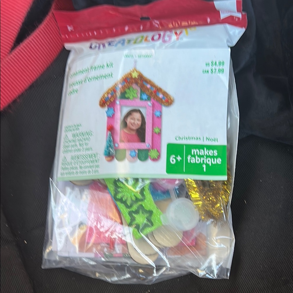 Red and Green Decorative Accessories Kit